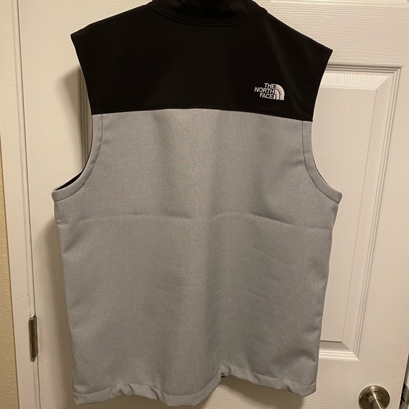 The North Face windwall zip up vest, light gray with black - Picture 4 of 4